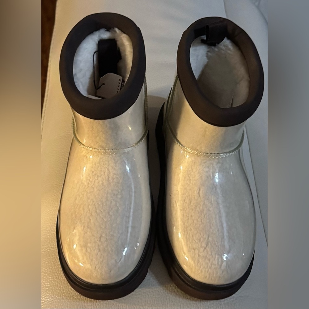 Koolaburra by UGG Women's KOOLA Clear Mini Fashion Boot,